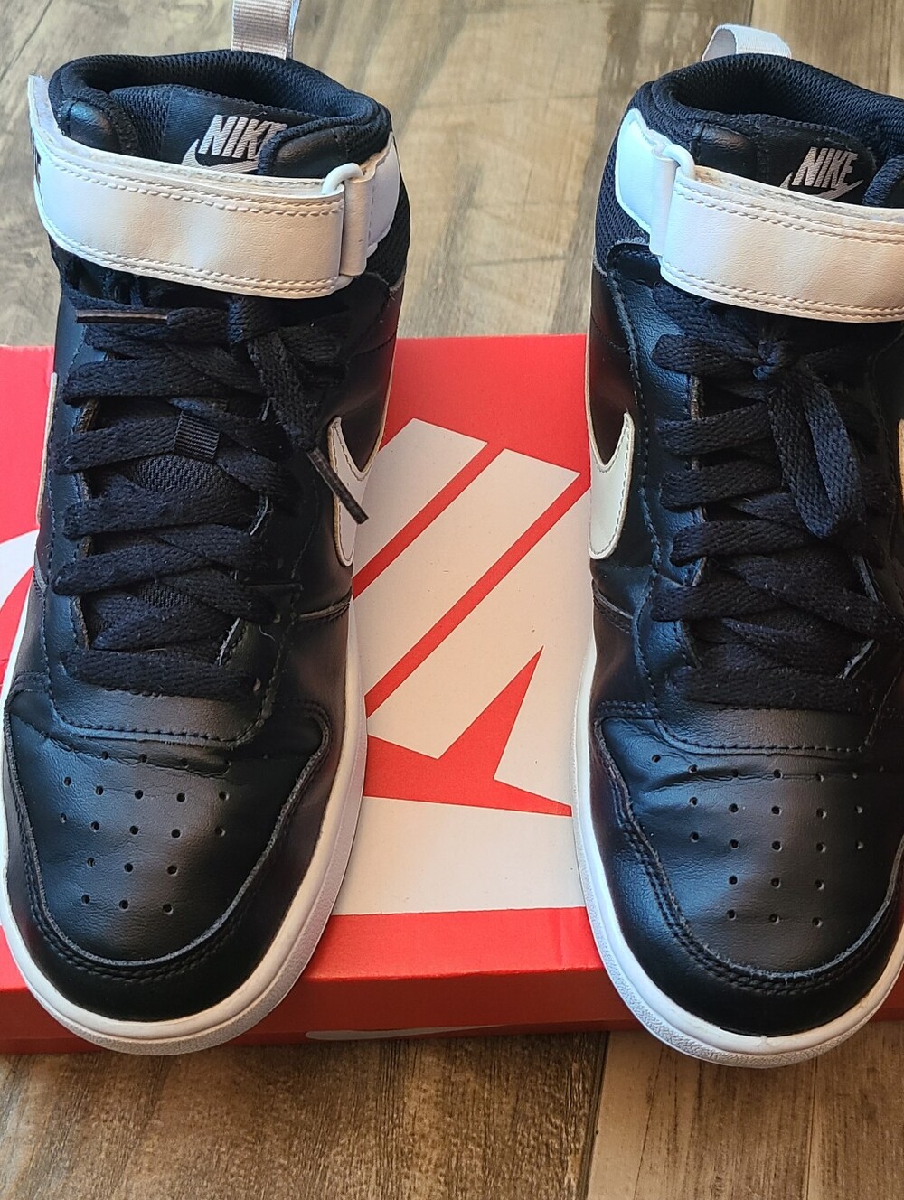 Nike Men’s Black & White High-Top Sneakers - Picture 5 of 7
